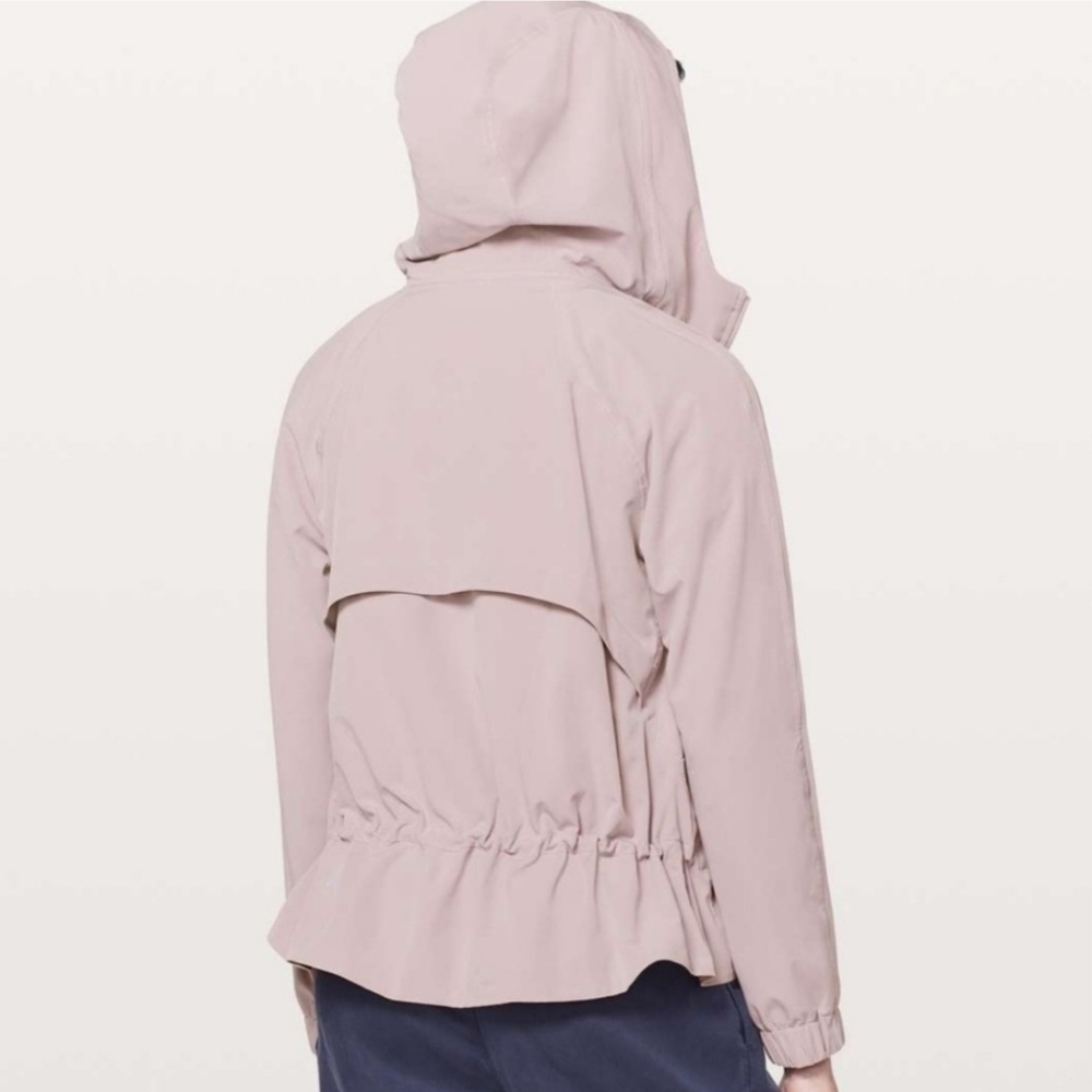 Lululemon Pack It Up Jacket in the color Smoky Blush. Size 10 - Picture 3 of 16